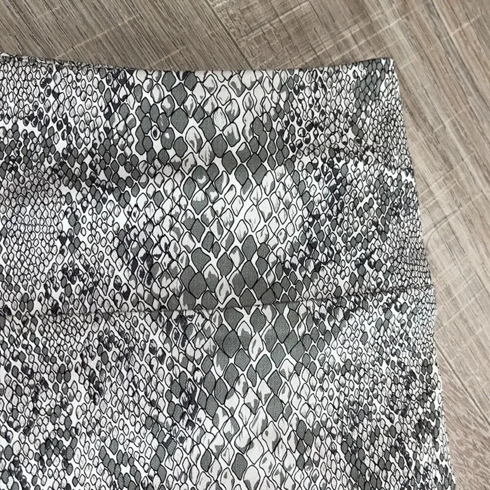 MARGARET M Women's Gray White Faux Snakeprint Pencil Skirt Size Small